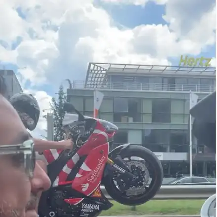 Бясна скорост: Коцето се състезава с мотоциклетист на столичен булевард