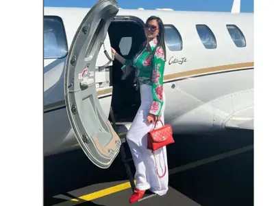 Цеца пристигна с частен самолет за концерта си във Варна