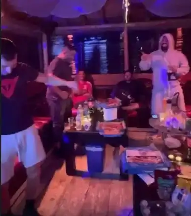 Чалга и наргиле на ергенското парти на Благо! „Дреме ми“, пее бъдещият жених