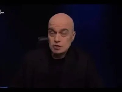 Четирима лекари бдят денонощно над немощния Слави Трифонов