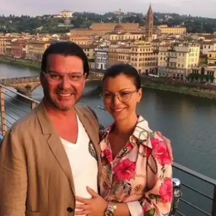 Д-р Енчев люби  медицинска сестра