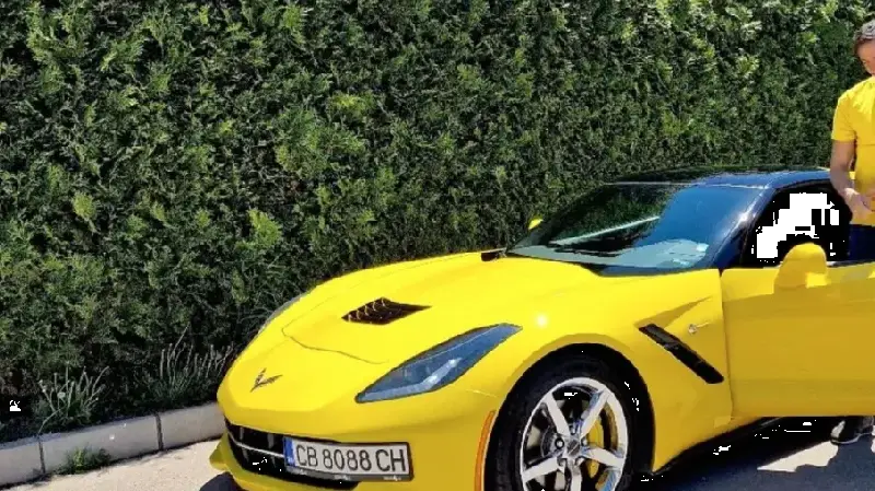 Даниел Петканов с нова кола, за да бройка мацки