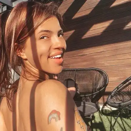 Дара се пече на терасата, феновете в шок от визията й