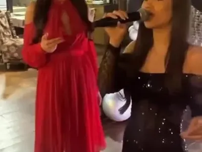 Дъщерята на Анелия хвана микрофона