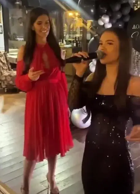 Дъщерята на Анелия хвана микрофона