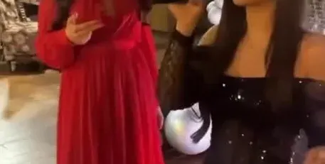 Дъщерята на Анелия хвана микрофона