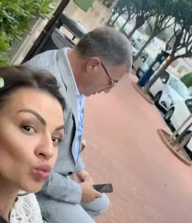 Деси Цонева празнува  5 г. любов във Франция