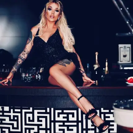 Диона захвърли траура! Певицата чукна 27