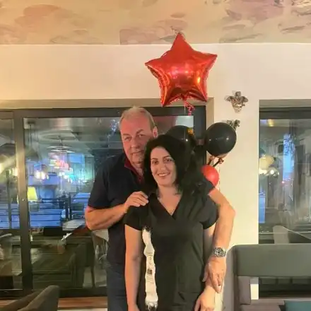 Джизъса се уреди с млада и засукана тъща (Ексклузивни снимки)