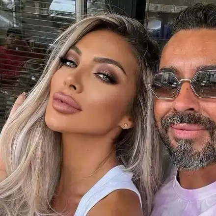 Дразнители! Русата Златка и Карен се покриха в Гърция