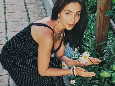 Елен Колева върти любов с английски актьор! С Дъглас поддържат връзка от разстояние (ФОТО на двамата в галерия)