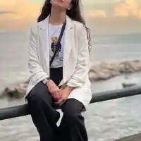 Елена Петрова разпуска в Италия