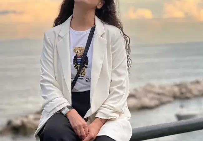 Елена Петрова разпуска в Италия