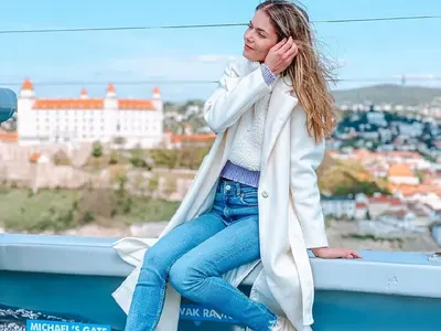 Ето я истинската  жена до „ергенът”  Виктор (Много снимки и подробности)