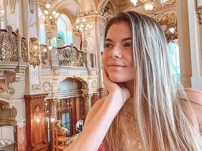 Ето я истинската  жена до „ергенът”  Виктор (Много снимки и подробности)