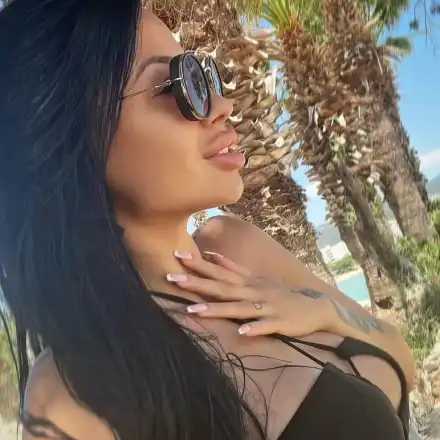 Гаджето на Теофиков си татуира „Kiss This” на барабанчето (Снимка)