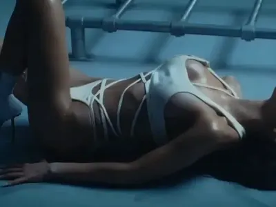 Галена се пусна по оскъдно облекло! ФОТО