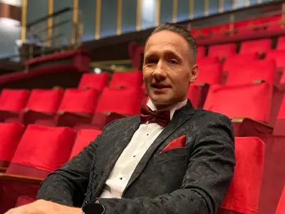 Гримиран! Дарин Ангелов с червило