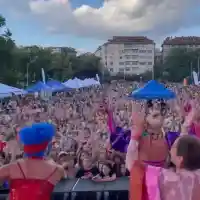 Камелия пя без  пари пред над 10 000 души на София Прайд