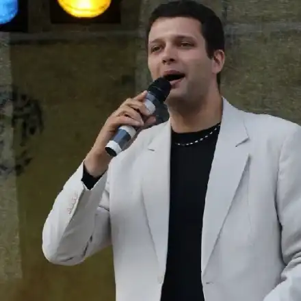 Късметлия! Синът на Ваня Костова заби блондинка