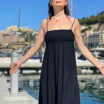 Кобилкина обикаля София като Морфей от „Матрицата“ (Папарашки снимки)