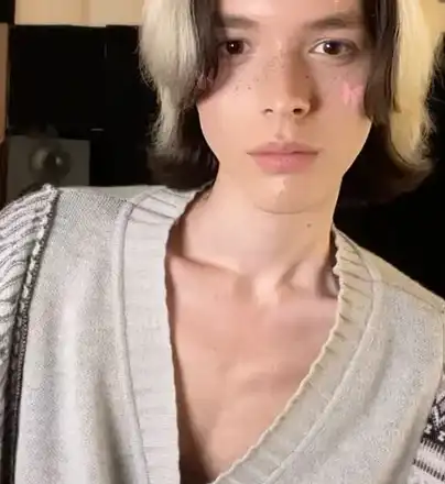 Кристиан Костов с нова прическа