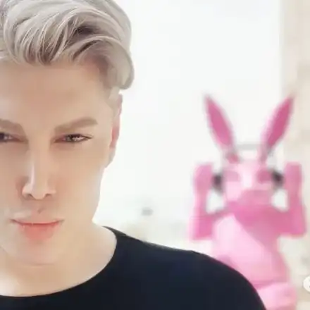 Кулагин захапа задните части и косата на Андреа (Скандална снимка)