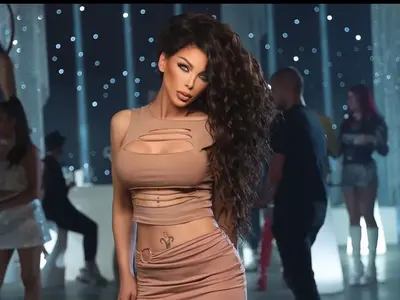 Купон на морето: Емануела яхна питбул (Снимка)