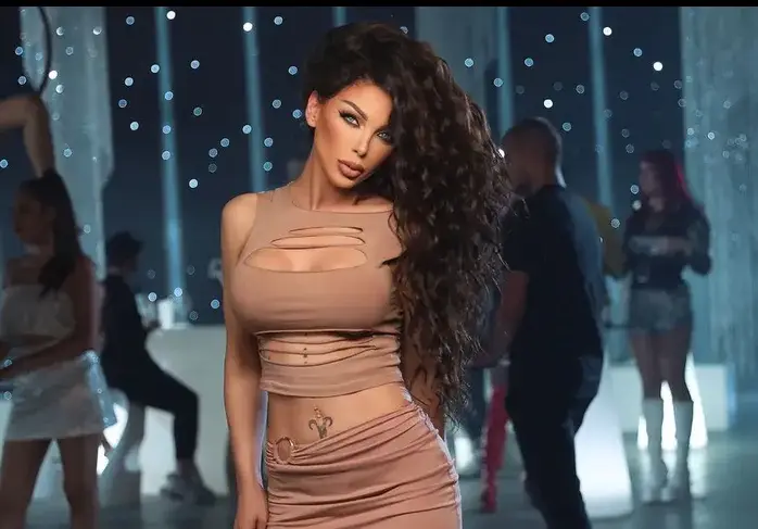 Купон на морето: Емануела яхна питбул (Снимка)