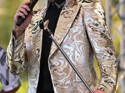 Лорд Евгени Минчев: Миро златен, чак нагарча, Камелия се дави в точки и запетайки и още + СНИМКИ