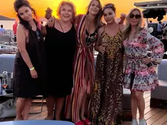 Мадам Мулти на почивка с Марта Вачкова  (Подслаждат дните си с шампанско за 250 евро)