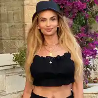 Малина удари 54 г., изглежда като наборка на сина си