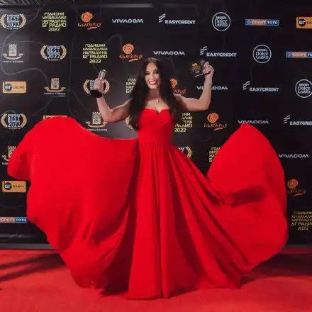 Мария Илиева стопи 10 кила! Певицата едва не се преби на Наградите на БГ радио