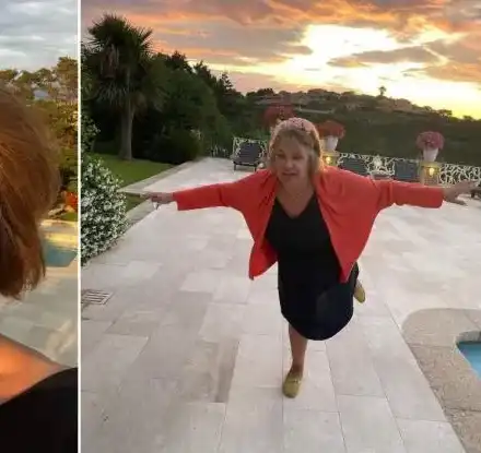 Марта Вачкова се показа по розов бански в нета