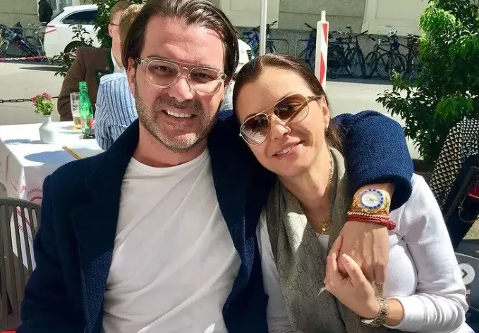 Медсестра смени Теди Велинова в леглото на д-р Енчев (Първи общи СНИМКИ)