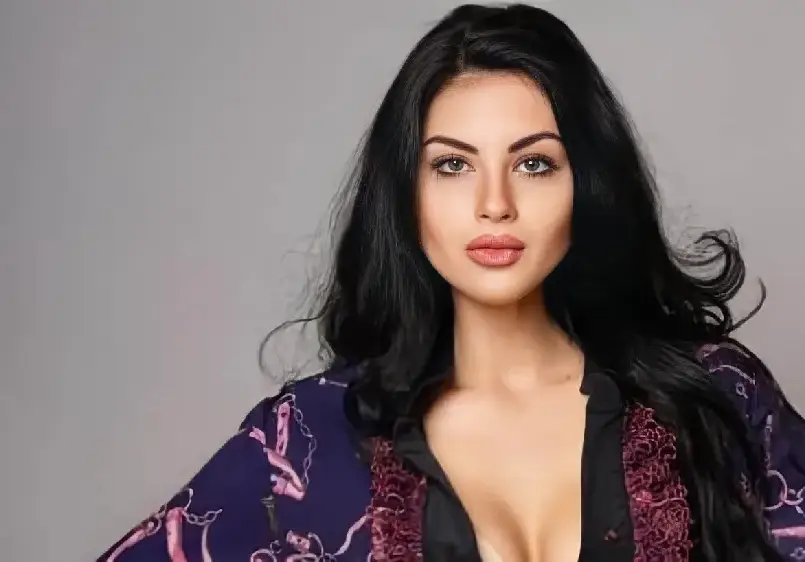 Миска пропява! Ще става чалга звезда!