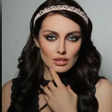 Миската Марина Войкова заведе децата си в Тайланд