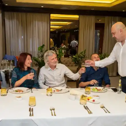 Най-острото перо на спортната и политическа журналистика чукна 50 с изискано парти