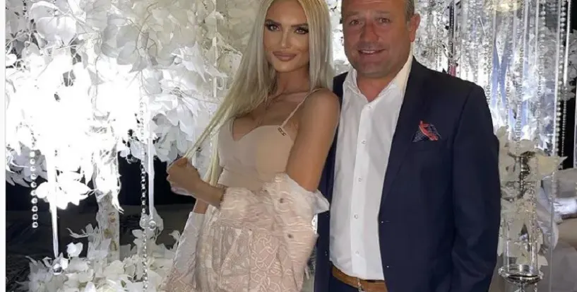Намек към Рачков? Анита се барна в бяло за ЧРД