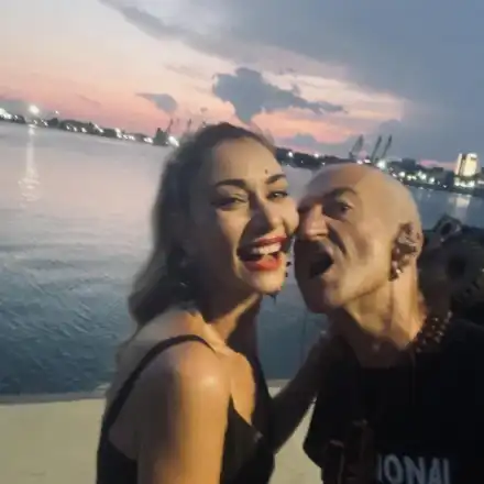 Нети показа топ форма на плажа! (СНИМКИ)