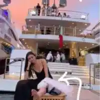 Нина Добрев се преби на яхта