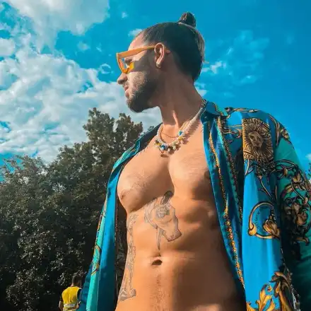 Папи Ханс не е на левия бряг, но се заиграва с меките китки