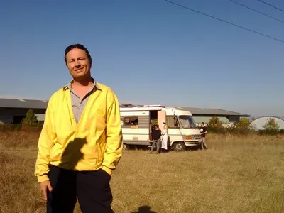 Пастор драпа за Мис Силикон