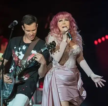 Петя Буюклиева пя със сина и мъжа си: Чувствам се като Веселин Маринов (Снимки)