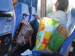 Пиленцата от Монако свалиха нивото, лашкат се с автобус и влак