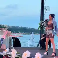 Плеймейтка спечели музикален конкурс