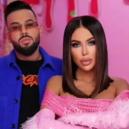 Плеймейтката певица тръгна по участия