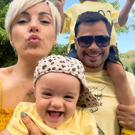 Поли Генова наложи семеен дрескод