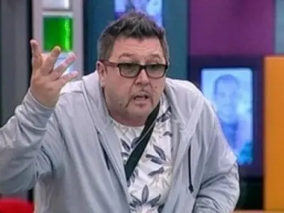 Прецакан! Одраха кожата на шеф Петров с лаврак за 140 лв