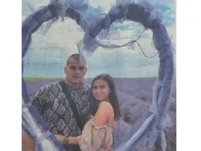 Приказка в лилаво! Синът на ДесиСлава гушка гаджето сред лавандула